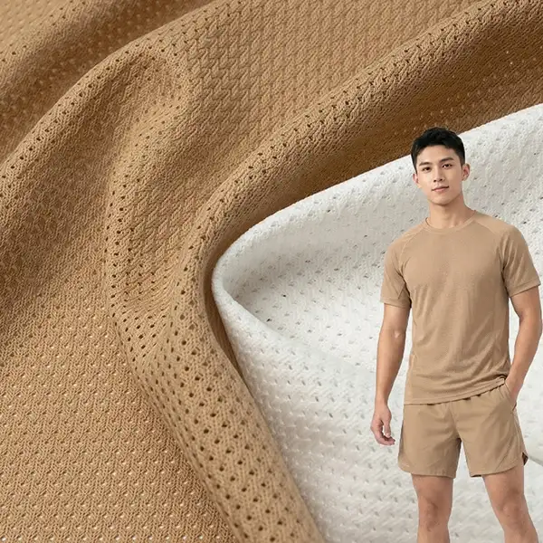 Recyklovaná polyesterová odevná sieťovina